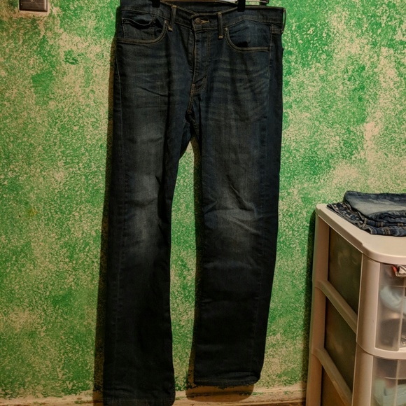 Dark Blue Levi's jeans - Picture 1 of 2